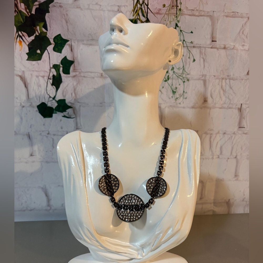 Elegant Black and Silver Necklace🖤